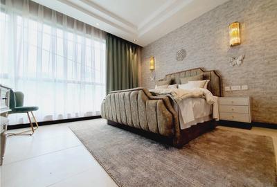 3 Bed Apartment with Swimming Pool in Riverside - 2