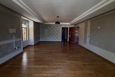 5 Bed Townhouse with En Suite in Lavington - 2