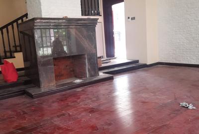 5 Bed Townhouse with En Suite in Lavington - 3