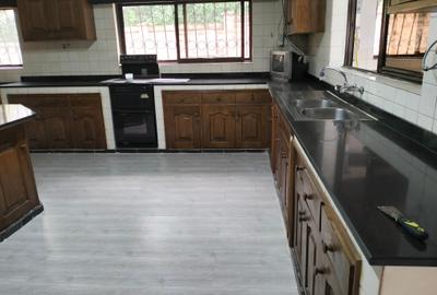 4 Bed Townhouse with En Suite in Spring Valley - 2