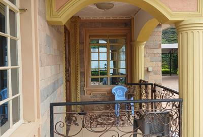5 Bed House with En Suite in Runda - 2