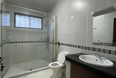 Serviced 3 Bed Apartment with En Suite in Nyali Area - 4