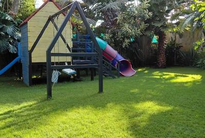 5 Bed House with En Suite in Runda - 2