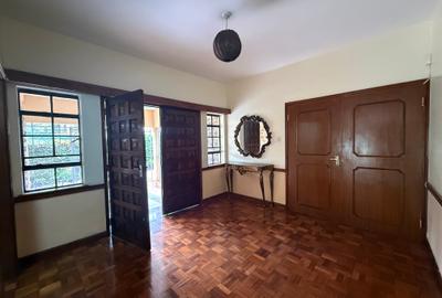 5 Bed House with En Suite in Runda - 2