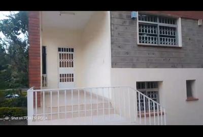 5 Bed Villa with En Suite at Lavington Green