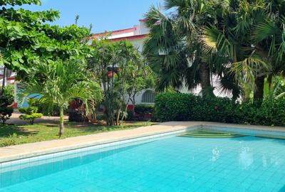 3 Bed House with En Suite at Serena