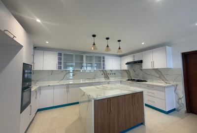 5 Bed House with En Suite at Old Runda - 4