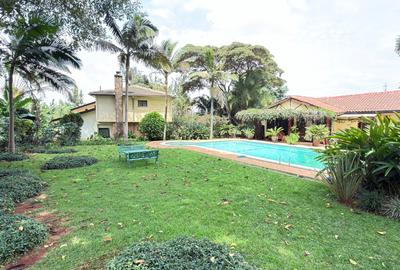 4 Bed House with En Suite at Lavington - 2