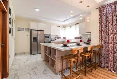 5 Bed Townhouse with En Suite in Runda - 4