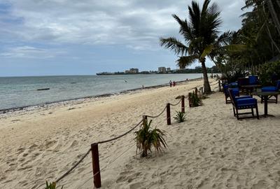 Serviced 2 Bed Apartment with En Suite at Beach Front - 2