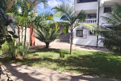 Serviced 2 Bed Apartment with En Suite in Runda