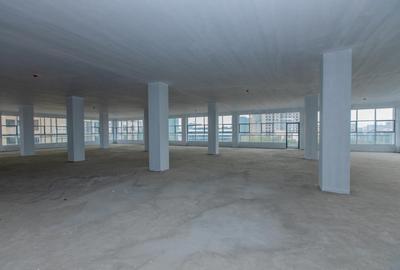 2,500 ft² Commercial Property with Service Charge Included at Brookside Close - 4