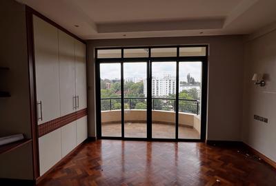 4 Bed Apartment with En Suite at Riverside Drive - 4