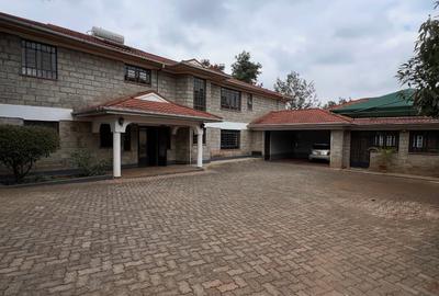5 Bed House with En Suite in Runda