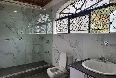 5 Bed Townhouse with En Suite in Nyari - 3