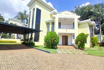 5 Bed Townhouse with En Suite at Lavington Green
