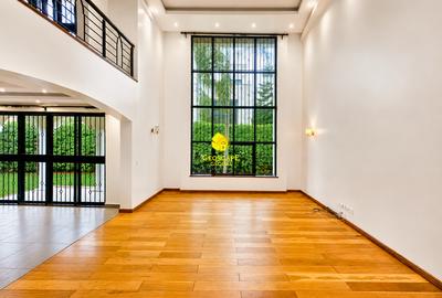 5 Bed House with En Suite in Lavington - 2