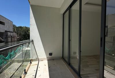 5 Bed Townhouse with En Suite at Lavington Green - 4