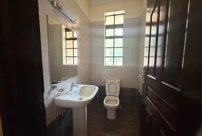 4 Bed Townhouse with En Suite at Rosslyn - 4