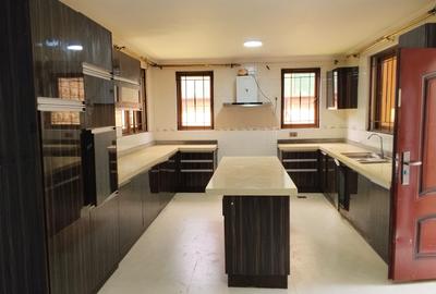 5 Bed Villa with En Suite in Lavington - 4