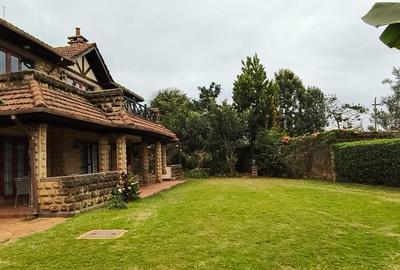 4 Bed House with En Suite in Ridgeways - 2