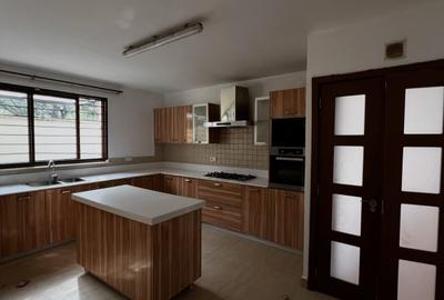 5 Bed Townhouse with En Suite in Kileleshwa - 4