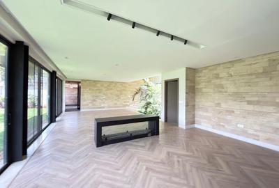 5 Bed Townhouse with En Suite in Kyuna - 3