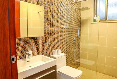 3 Bed Apartment with En Suite in Parklands - 4