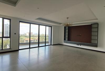 4 Bed Apartment with En Suite in Riverside