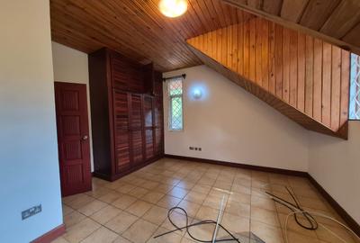 4 Bed Townhouse with En Suite at Rosslyn - 4