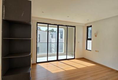 5 Bed Townhouse with En Suite in Lavington - 3