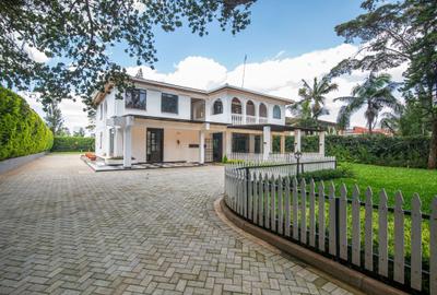 5 Bed House at Ridgeways - 2