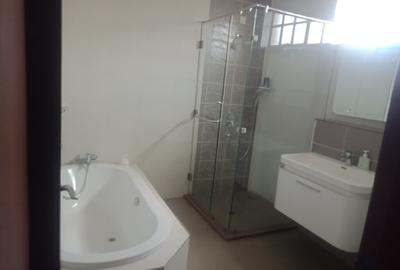 5 Bed Townhouse with En Suite in Lavington - 2