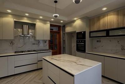 6 Bed Townhouse with En Suite in Runda - 4