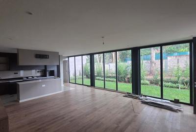 4 Bed Townhouse with En Suite at Paradise - 4
