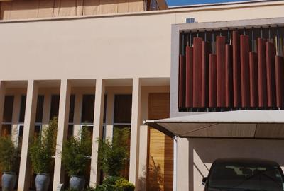 6 Bed Townhouse in Valley Arcade - 3