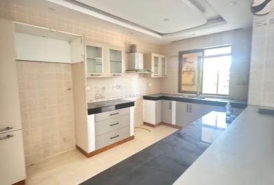 3 Bed Apartment with En Suite at Off Links Road - 4