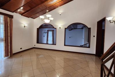 4 Bed House with En Suite in Karen Hardy - 4