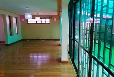 5 Bed Townhouse with En Suite in Lavington - 3