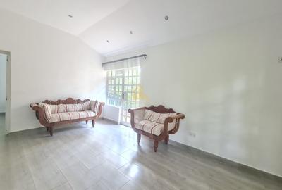 1 Bed House with En Suite at Karen - 2