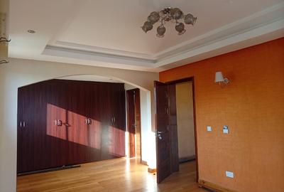 4 Bed Townhouse with En Suite in Lavington - 4