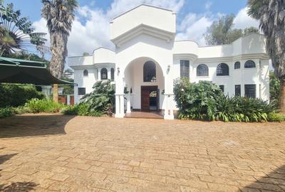 5 Bed House with En Suite at Nyari - 2