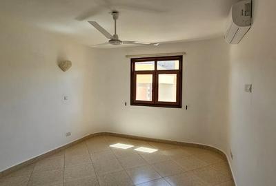 2 Bed Apartment with En Suite in Shanzu - 3