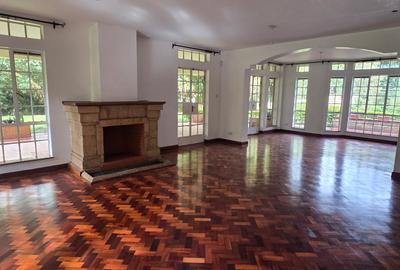 5 Bed House with En Suite at Rosslyn Lone Tree - 3