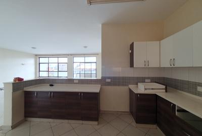 2 Bed Apartment with En Suite at Mpaka Rd - 4