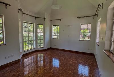 5 Bed Townhouse with En Suite in Rosslyn - 4