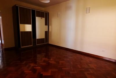 5 Bed Villa with En Suite in Lavington - 4