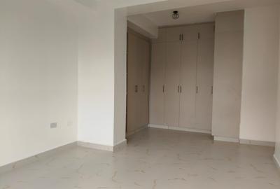4 Bed Apartment with Swimming Pool at City Park - 3