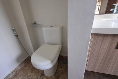 5 Bed Villa with En Suite in Lavington - 4
