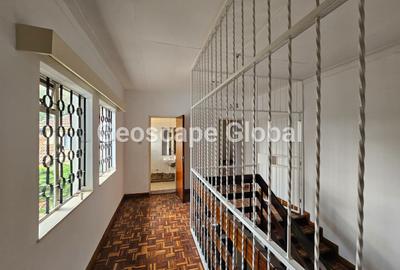 4 Bed House with En Suite in Lavington - 2